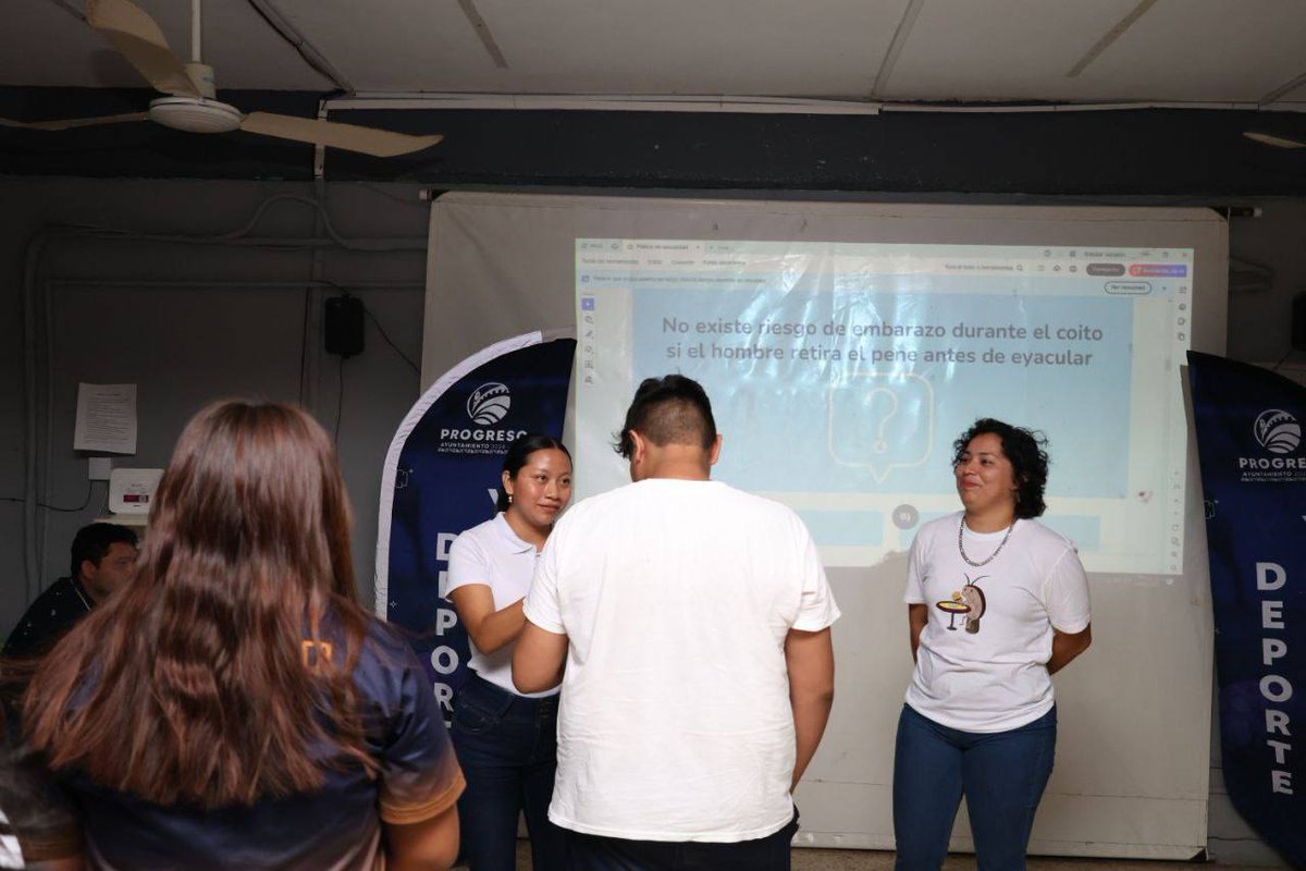 erikrihaniglez's tweet photo. Con mucha emoción y en compañía de las y los jóvenes de la escuela secundaria Carlos Marx dimos el banderazo de inicio a la Semana del Estudiante en nuestro municipio. 

¡Juntos vamos a darle por un #ProgresoConstante en beneficio de las y los jóvenes!

#100xProgreso
#100xLasYLosEstudiantes