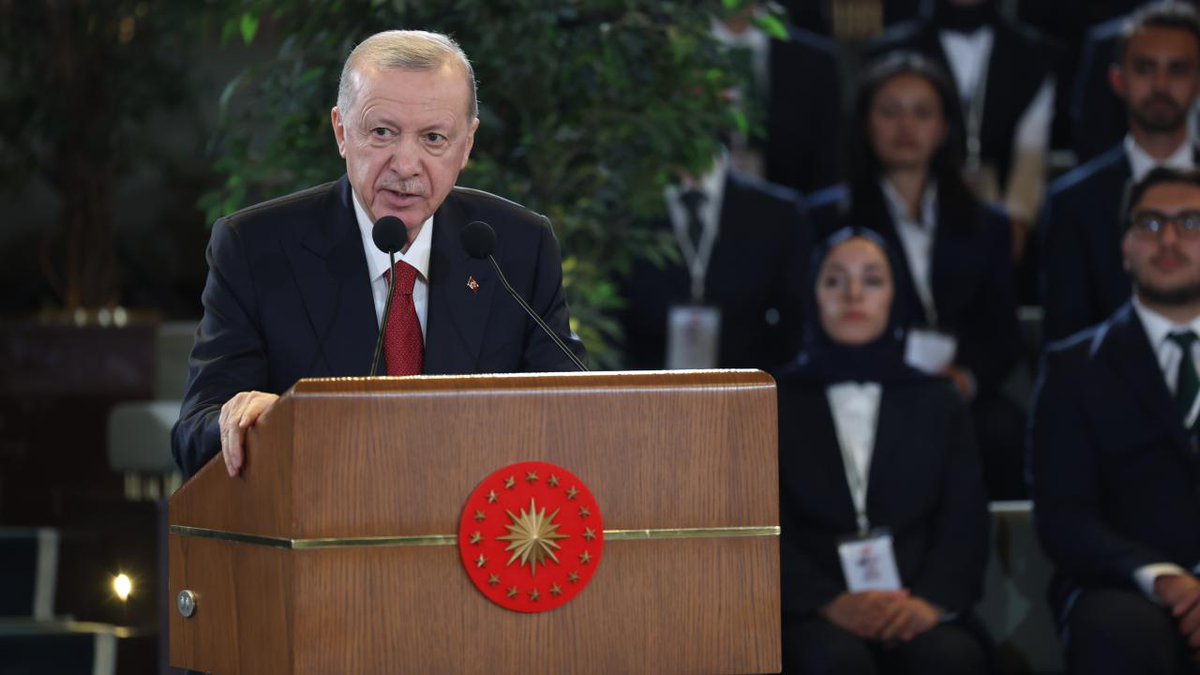 Cumhurbaşkanı Erdoğan:

"Terörsüz Türkiye kavşağını suhuletle döndükten sonra, Türkiye yüzyılına çok daha hızlı ulaşacağız."