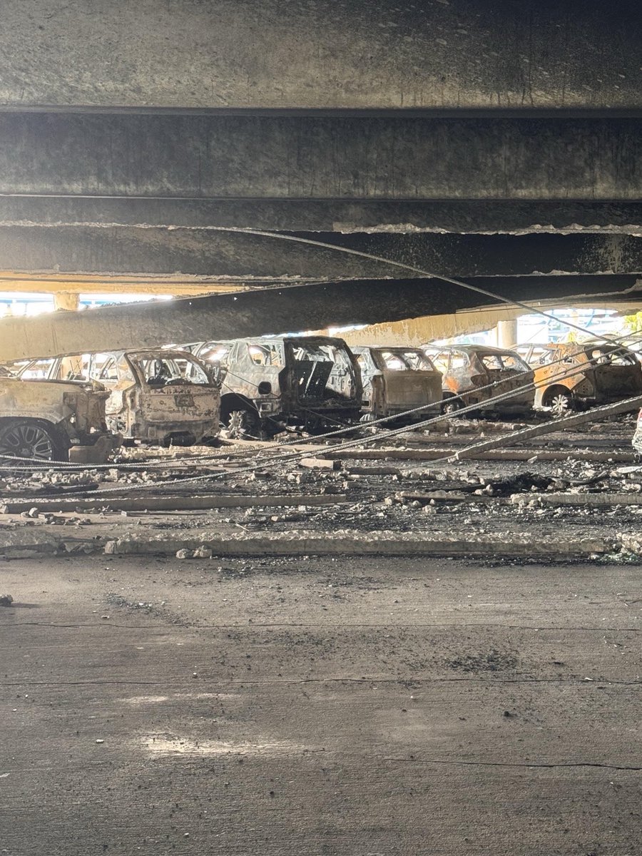 SawyerMerritt's tweet image. NEWS: Following rampant speculation that the Friday afternoon fire inside the hourly garage at Jacksonville International Airport was started by a @Tesla, officials with the Jacksonville Aviation Authority have confirmed that was not the case.

Officials are exploring the…