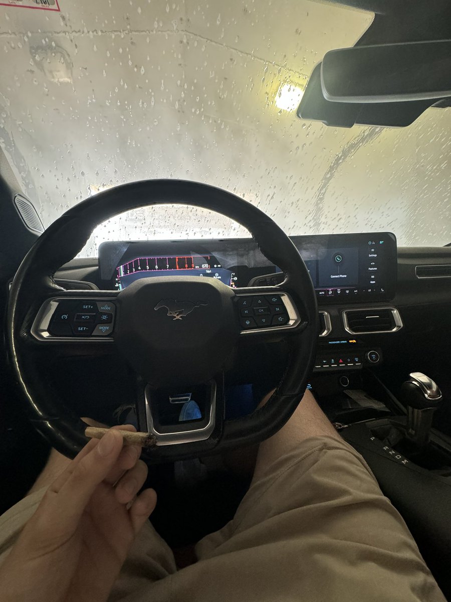 TheSlumWay's tweet image. Am I the only one that hotboxes in the car wash?😂