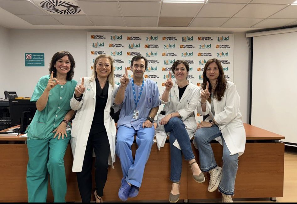 Raquel Vicente (@raquelvicenteli) on Twitter photo Hoy es el día mundial de la EII, aún poco visible y muy transcendence para quienes la sufren, desde el Hospital Miguel Servet tenéis todo nuestro apoyo ¡estamos siempre con vosotros! <a href="/Hosp_MServetEII/">EII Miguel Servet</a> ,
<a href="/ACCU_Espana/">ACCU ESPAÑA</a> , <a href="/DiegoCasas8/">Diego Casas Deza</a> <a href="/digestivoservet/">@digestivoservet</a>, <a href="/PilarCorsino/">Pilar Corsino</a>, <a href="/santigarcial/">Santiago García</a> Hoy es el día mundial de la EII, aún poco visible y muy transcendence para quienes la sufren, desde el Hospital Miguel Servet tenéis todo nuestro apoyo ¡estamos siempre con vosotros! <a href="/Hosp_MServetEII/">EII Miguel Servet</a> ,
<a href="/ACCU_Espana/">ACCU ESPAÑA</a> , <a href="/DiegoCasas8/">Diego Casas Deza</a> <a href="/digestivoservet/">@digestivoservet</a>, <a href="/PilarCorsino/">Pilar Corsino</a>, <a href="/santigarcial/">Santiago García</a>