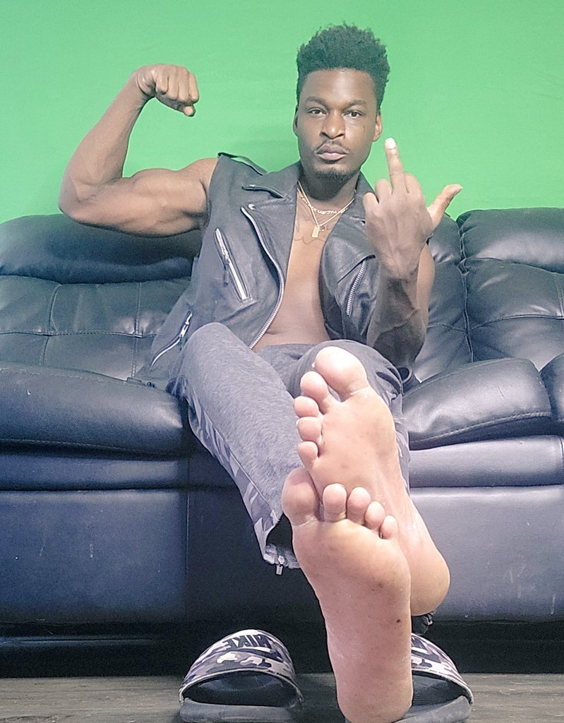 LRome33's tweet photo. You face meets the bottom of my soles 6
#findom #feetmaster #financialdomination #humanatm #cashpiggyswanted #feetpics #feetworshi̇p #humanatm  #cashdrain #footfetish #cashcow #paypig
#alpha #feetmale @findpaypigs @slavekane #tribute @rttsub @betapromo https://t.co/IzPuH3UwOM