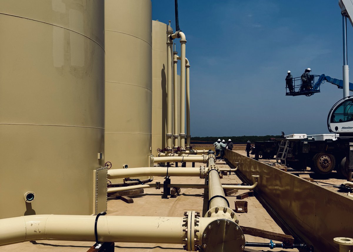 rngdgrp's tweet photo. Big things are happening in Dilley, Texas! Chris and the team are building a central water disposal facility, complete with truck unloading stations and water transfer lines connecting local production facilities. Efficient. Reliable. Built to serve the needs of the field. https://t.co/dEAm1XDFJL