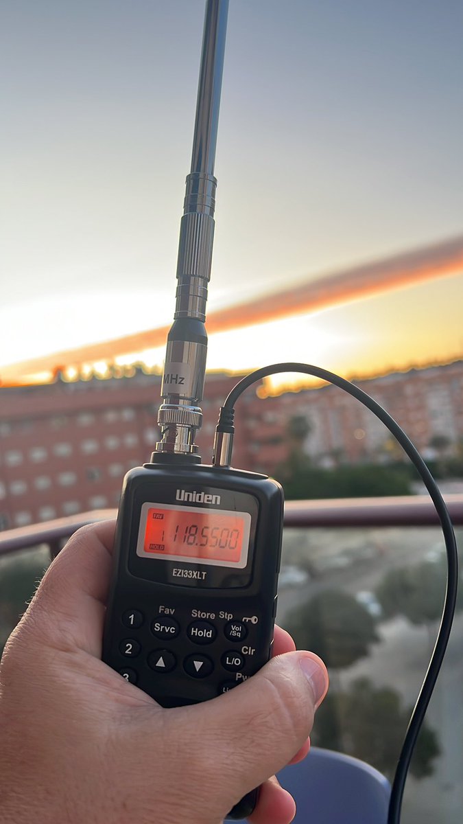 TORRECILLA13's tweet image. Entretenimiento de la hora de los cargueros . 

#Sunset 
#LEVC