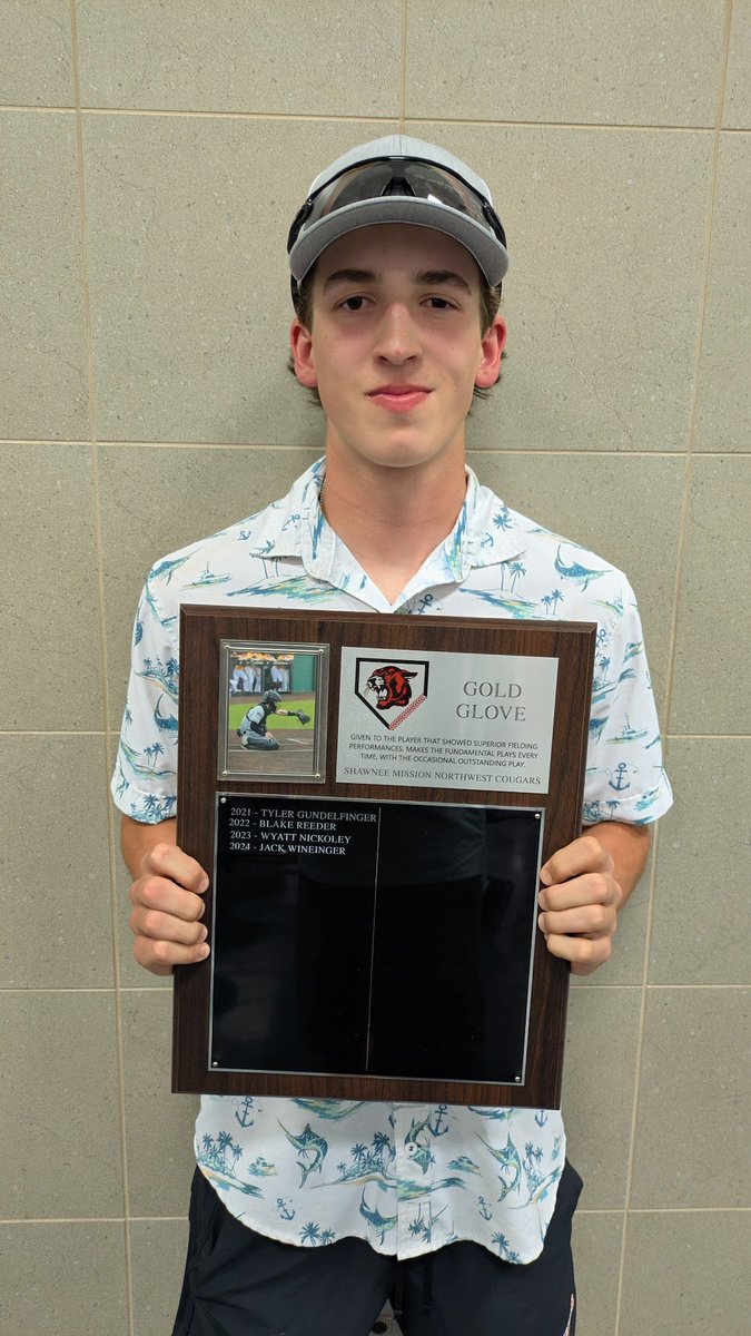 The 2025 Varsity Gold Glove Winner is Lukas Elder.
