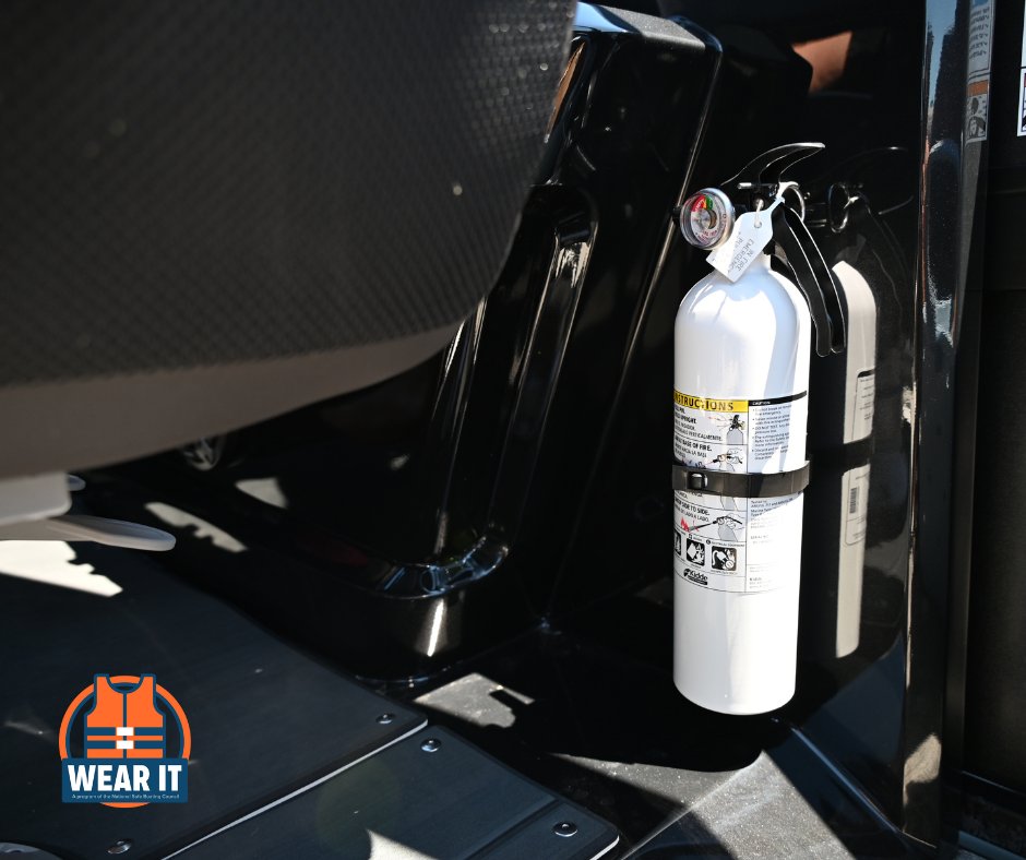 viaggiopontoon's tweet image. Today’s 𝗡𝗮𝘁𝗶𝗼𝗻𝗮𝗹 𝗦𝗮𝗳𝗲 𝗕𝗼𝗮𝘁𝗶𝗻𝗴 𝗪𝗲𝗲𝗸 reminder is simple: Don’t leave the dock without - 

🦺 Life jackets for every passenger. Plus a throwable.
🧯  Fire extinguisher
⛽️ Fuel &amp;amp; Oil Checked
🪢 Tow line for emergencies
🛟 Dock lines / fenders

#SafeBoatingWeek