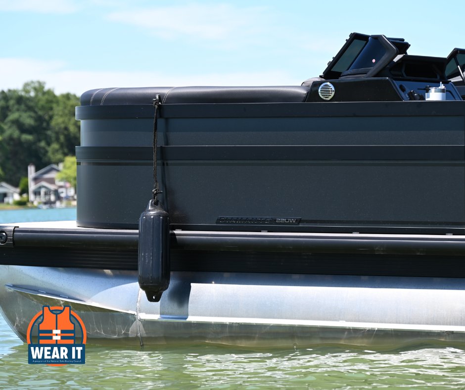 viaggiopontoon's tweet image. Today’s 𝗡𝗮𝘁𝗶𝗼𝗻𝗮𝗹 𝗦𝗮𝗳𝗲 𝗕𝗼𝗮𝘁𝗶𝗻𝗴 𝗪𝗲𝗲𝗸 reminder is simple: Don’t leave the dock without - 

🦺 Life jackets for every passenger. Plus a throwable.
🧯  Fire extinguisher
⛽️ Fuel &amp;amp; Oil Checked
🪢 Tow line for emergencies
🛟 Dock lines / fenders

#SafeBoatingWeek