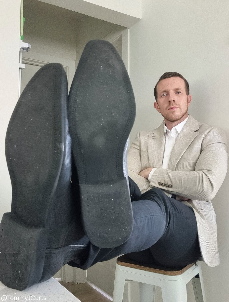 TommyJCurts_'s tweet photo. I relax and you work hard! 
#findom https://t.co/nHB3sacHzC