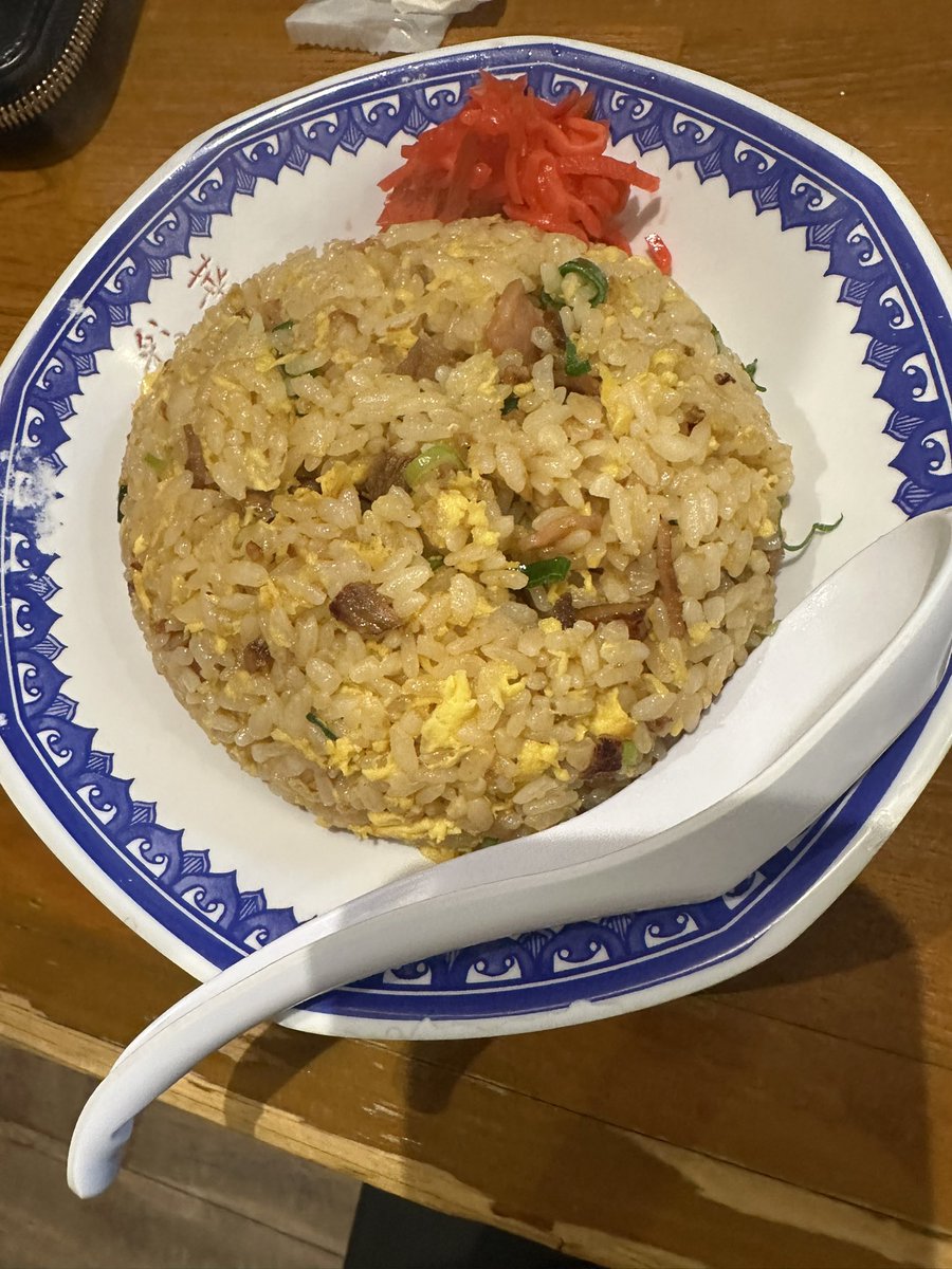 副業で時間と心にゆとりができたから、 今日は平日昼間にラーメン＆チャーハンセット。 好きな時に、好きなものを食べるって最高。
#ラーメン #チャーハン #中華ランチ #副業ライフ #物販で自由を