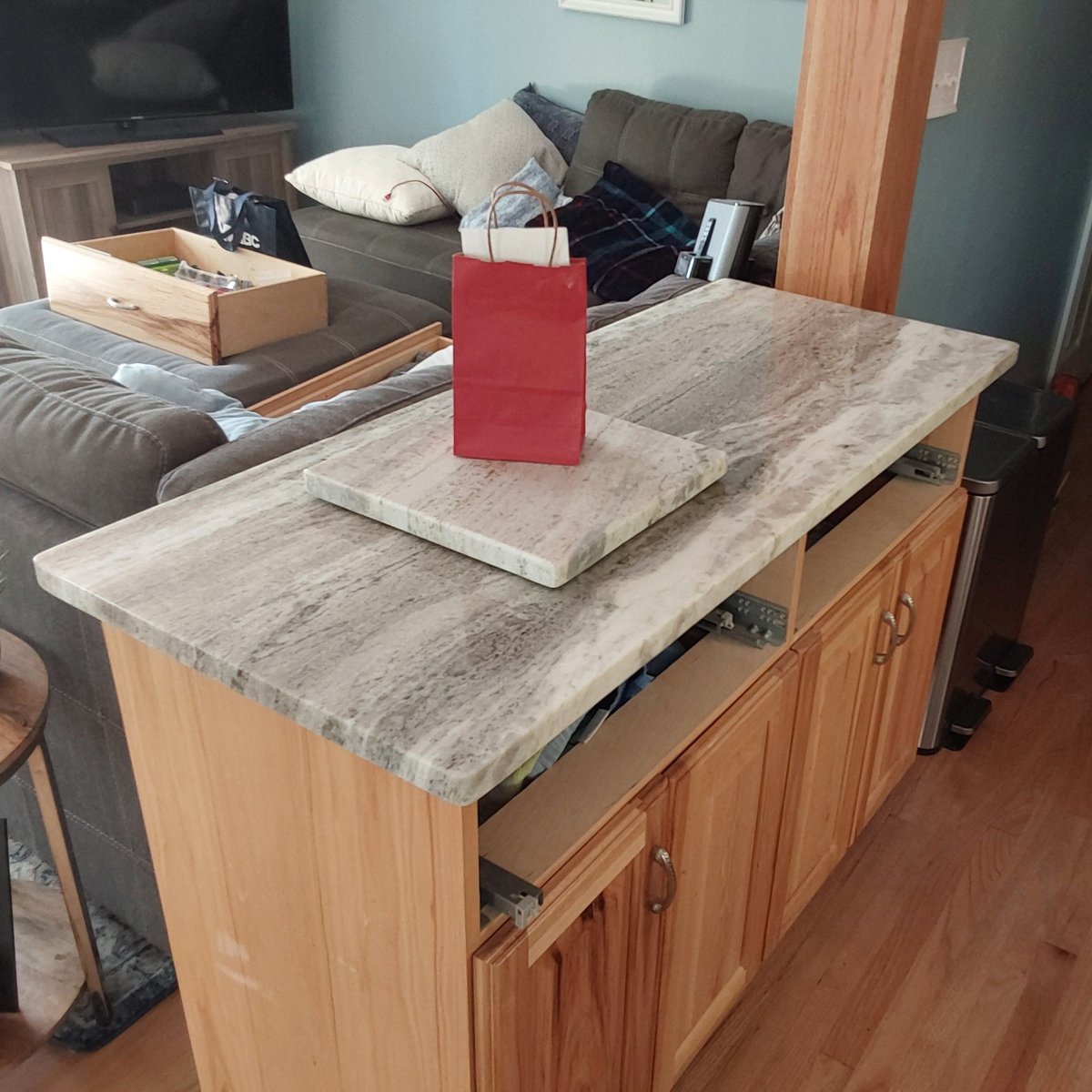 Spectrum_Stone's tweet photo. Spot the red bag? That means another stunning Spectrum Stone Designs project is officially in the books! 🎯📸
.
.
.
#spectrumstonedesigns #spectrumstone #granite #marble #quartz #naturalstone https://t.co/4PJClRIYHF