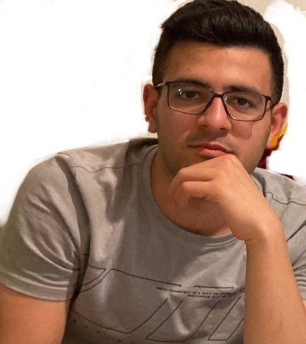 A 22-y/o student faces imminent execution in Iran after a grossly unfair trial. #EhsanFaridi has been sentenced to death on sham charges based on confessions obtained under torture and his family has been threatened into silence. He needs urgent help. 
#NoToExecution
#احسان_فریدی