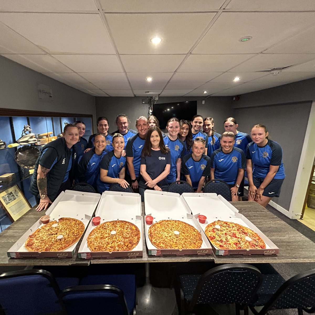 👏 A huge thank you to Janine from our main sponsor <a href="/ClydeEats/">Clyde Eats</a> and the Greenock Manzil for providing post-match meals to the squad and their families following yesterday’s final game of the season!