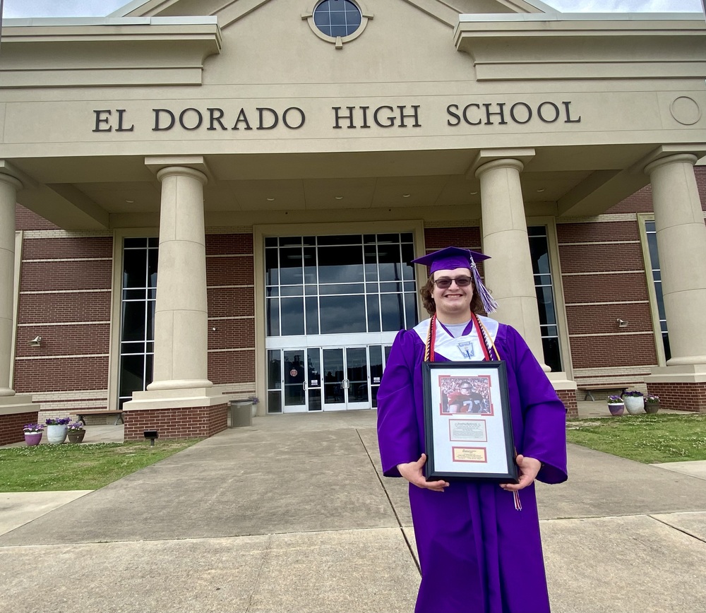 EHSGoCats's tweet image. Senior Isaac Stell receives National Award eldoradopublicschools.org/o/ehs/article/…