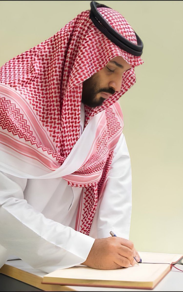 من هنا  يُكتب التاريخ.
From here he writes history.