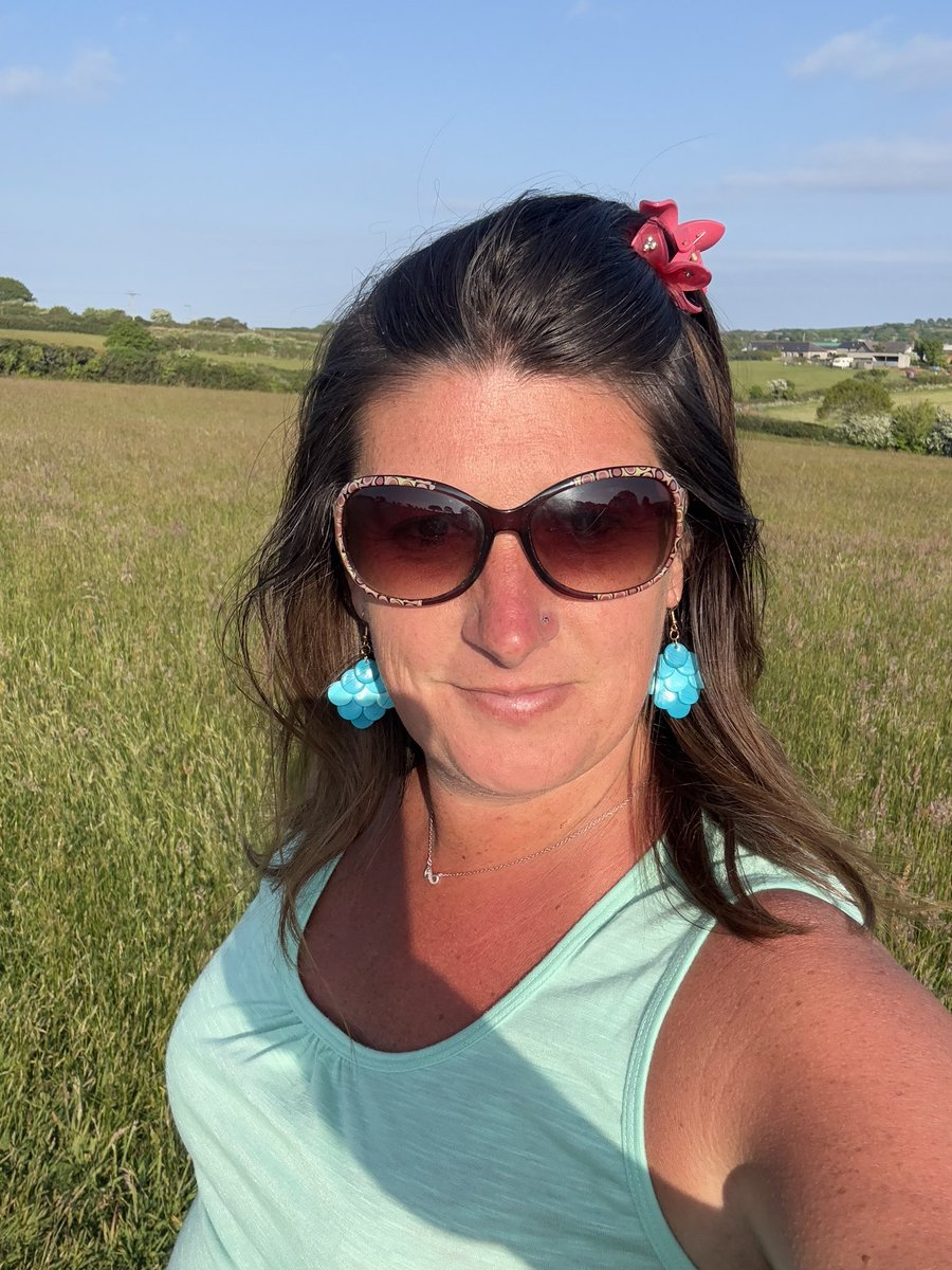 shreeve_jo's tweet photo. Making the most of the weather after work! Such a beautiful evening βοΈ
Walking into the dark woods felt really creepy tonight π» π€£
#Stithians #Sunshine #Fitnessgoals
#Inthedarkdarkwoods https://t.co/p3amkFtsxQ
