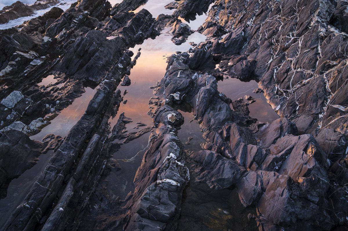 That day it was as if a painter and a sculptor had met and worked together.

Limited edition fineart print availabe, write me a DM!

#fineartphotography #landscape #NaturePhotography #Italy