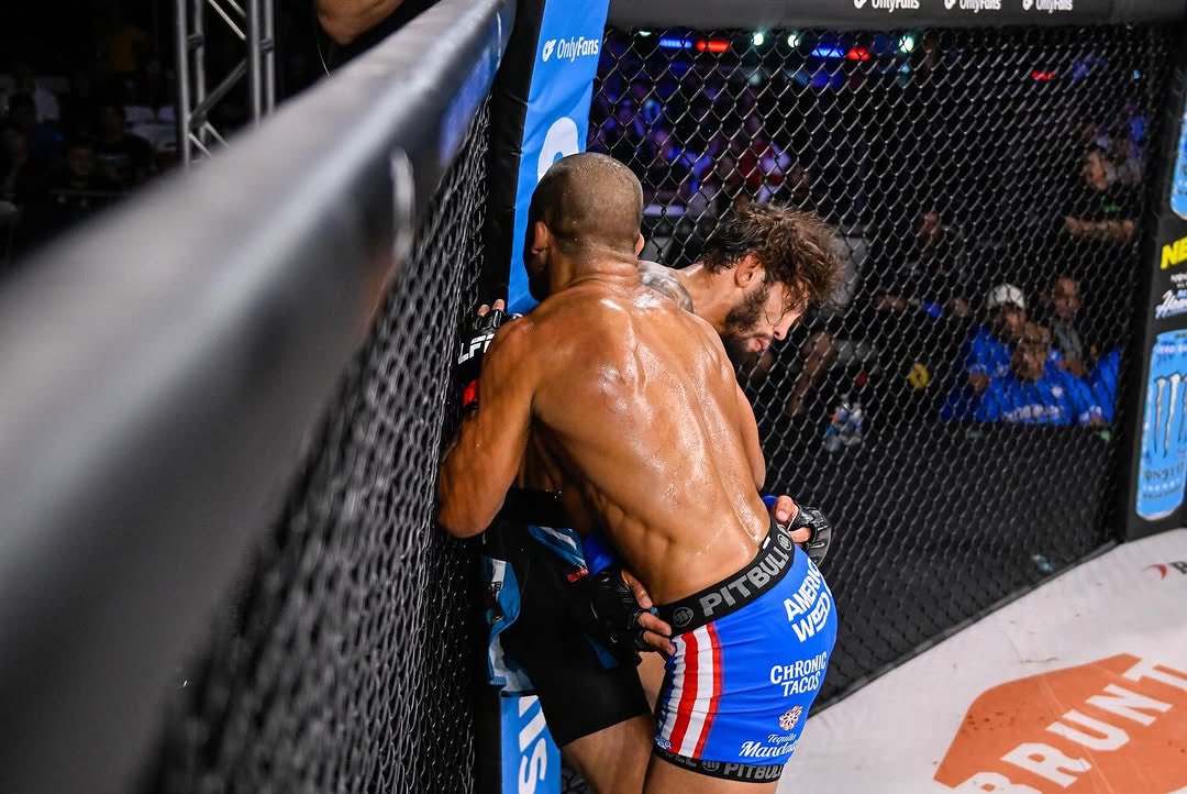 bloodlinecsa's tweet photo. Chris Mecate having a phenomenal victory against the number 1 featherweight contender in North America at @LFAfighting 208! #BloodlineCSA #MMA #MMA https://t.co/n43FwP0TDH
