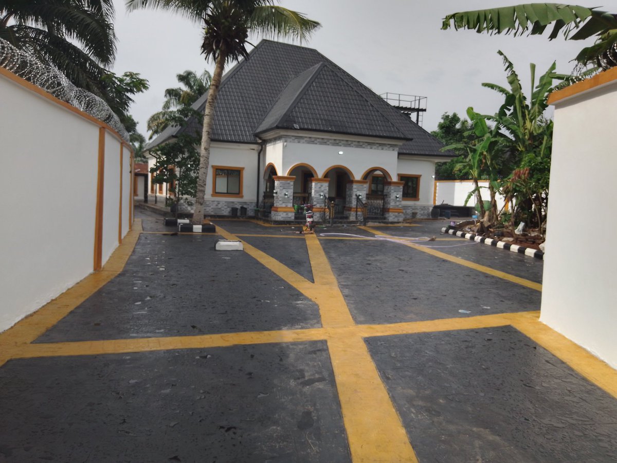 Benjamin6747's tweet image. These was what kept me and my brother busy last weekend.
Incase you don't know, I'm into painting and interior decor.