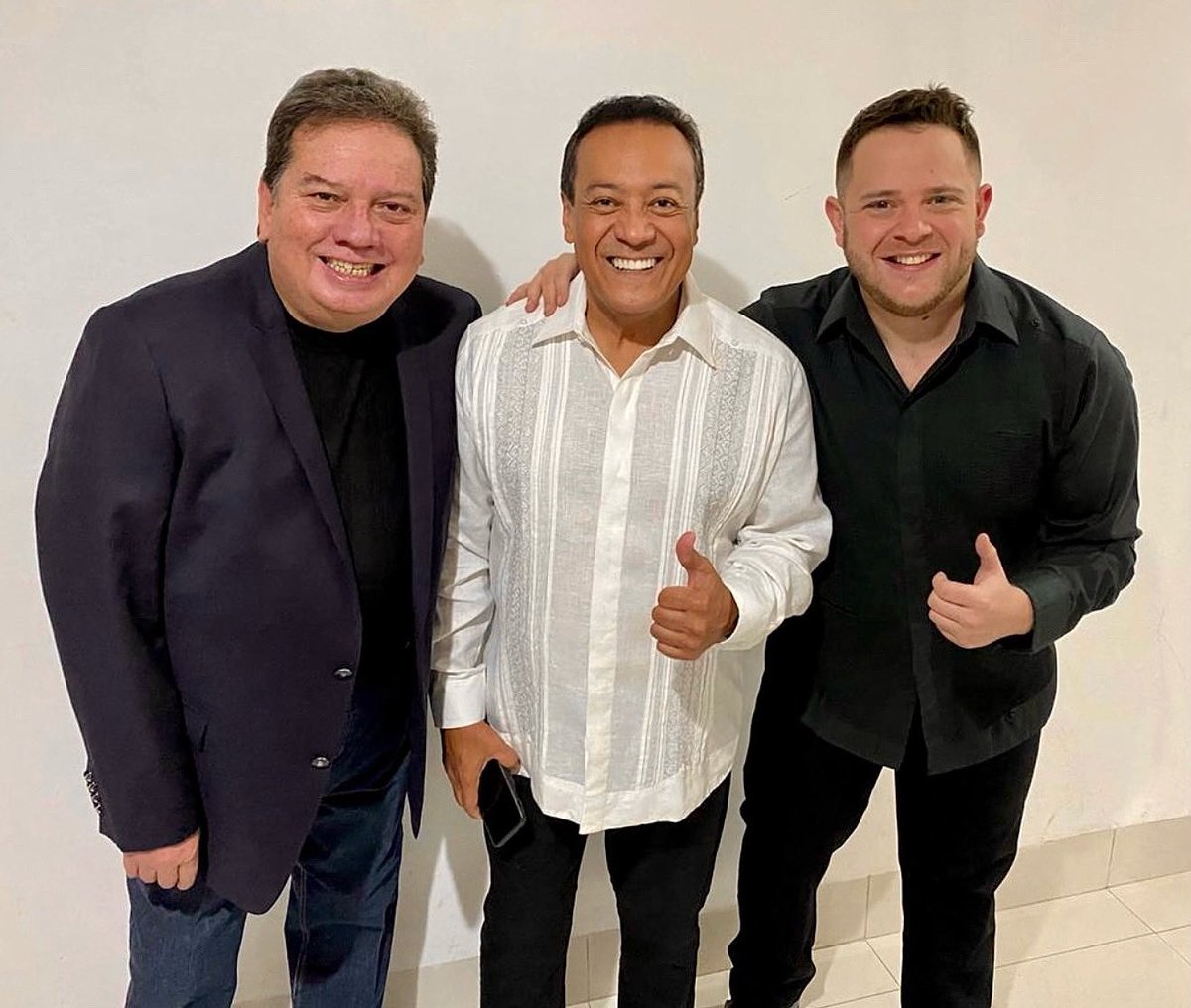 CARLOS CUEVAS (@carlos_cuevas) on Twitter photo Mi gente querida de Puebla,
hagamos una fiesta romántica con mis queridos <a href="/RodrigoDLCadena/">Rodrigo De La Cadena</a> <a href="/COQUEMUNIZ/">Jorge Muñíz G</a> y un servidor.
Sábado 24 de mayo
20:30 hrs.
Auditorio del Complejo Cultural Universitario.
Boletos disponibles en
<a href="/SuperboletosMx/">Superboletos</a>
<a href="/CCUBUAP/">CCU BUAP</a>
#alegria🎉
<a href="/BoleroMX/">Instituto Bolero Mexico</a> Mi gente querida de Puebla,
hagamos una fiesta romántica con mis queridos <a href="/RodrigoDLCadena/">Rodrigo De La Cadena</a> <a href="/COQUEMUNIZ/">Jorge Muñíz G</a> y un servidor.
Sábado 24 de mayo
20:30 hrs.
Auditorio del Complejo Cultural Universitario.
Boletos disponibles en
<a href="/SuperboletosMx/">Superboletos</a>
<a href="/CCUBUAP/">CCU BUAP</a>
#alegria🎉
<a href="/BoleroMX/">Instituto Bolero Mexico</a>
