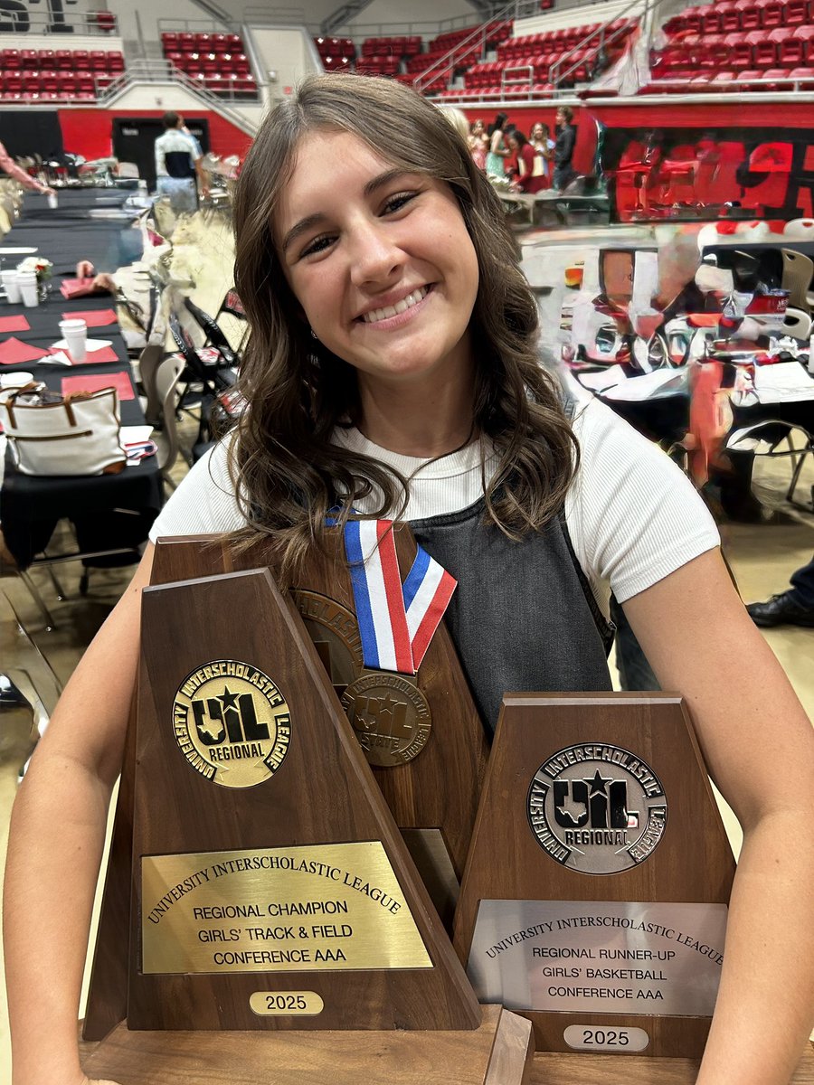 Thank you to all of my teammates for another great year !! 
VB-State Semifinal 🏐
BB-Regional Final 🏀
SB-Area Final 🥎
T&amp;F-Regional Champions 🏃‍♀️