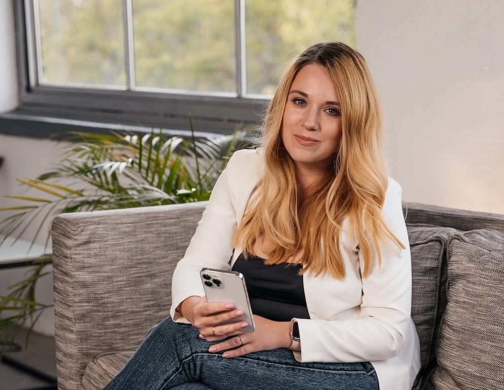 When Vera  Modenova first set foot in Flowwow, she was just 21 years old, handing  out flyers at an exhibition. Fast forward a few years, and Vera became  the company’s COO, leading a rapidly expanding global marketplace.

sheownsit.com/an-interview-w…

#sheownsit #womeninbusiness