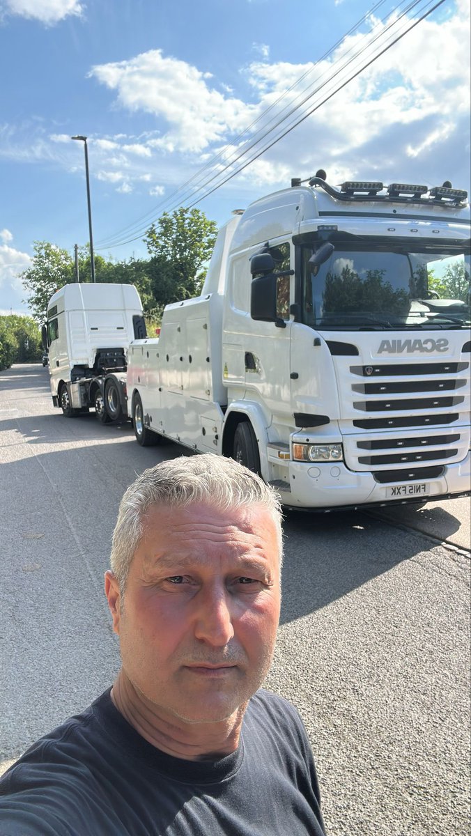 Main man Mem on scene. We don’t just do taxis our new commercial trucks hit the roads today &amp; we can assist to all heavy recovery jobs.
Heathrow to Derbyshire🚀 #vhcommercailrecovery