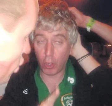 📖 John Delaney: The Rise &amp; Fall of Irish Football’s “King” ⚽ 

Charismatic FAI boss John Delaney ruled with charm, fist-bumps in Slovakia, &amp; €80k bashes. 

But €55m debts from the Aviva Stadium &amp; a €462k payout sank his empire. 

Sit back, buckle up for a tale of corruption.