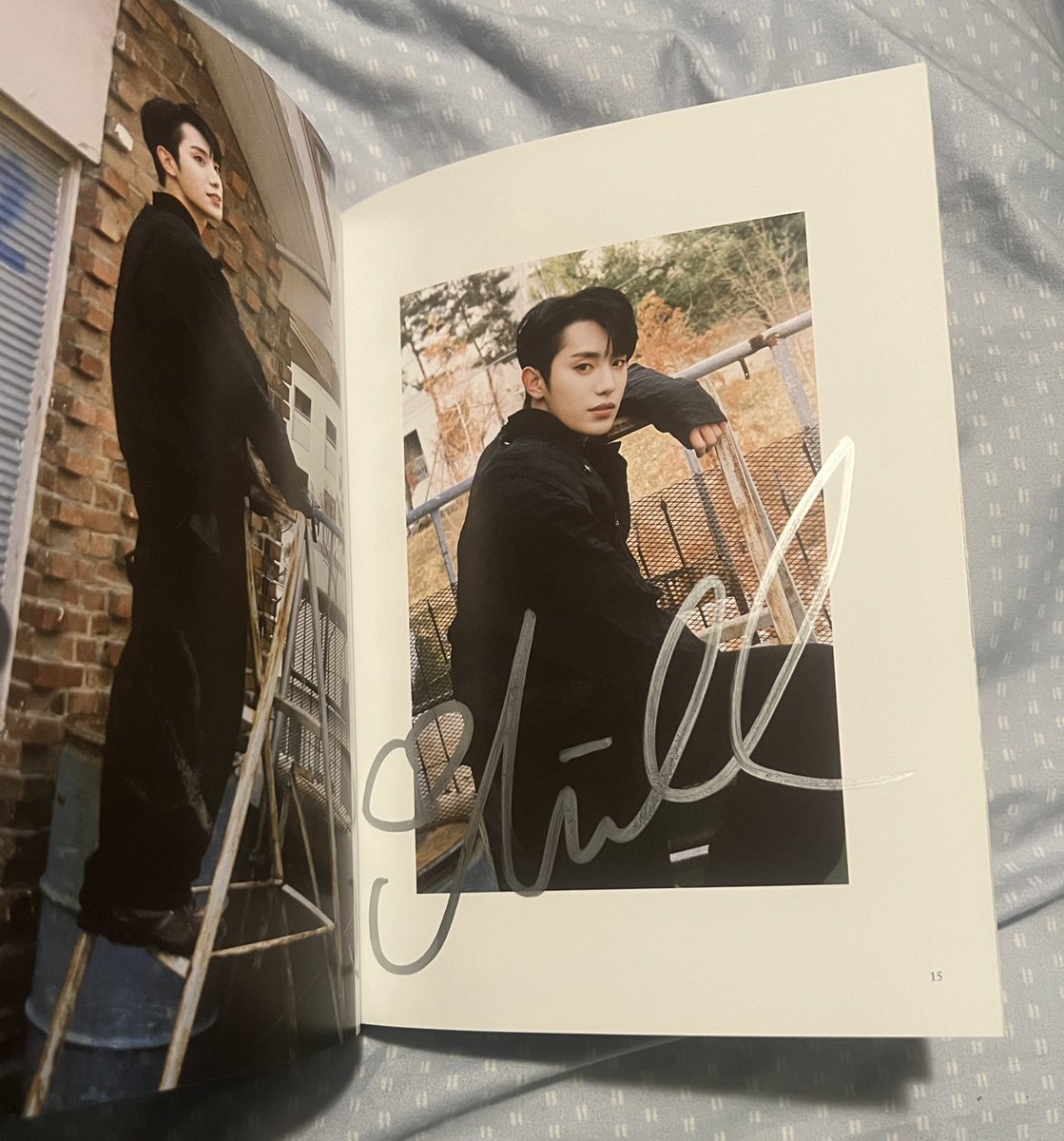 WTS ONLYONEOF OT6 SIGNED ALBUM 

Signed at fansign event at their concert in San Francisco. $30 plus buyer pays for shipping. I can send more pictures of the other signed pages in DM.