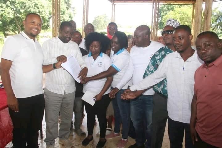 Mwarpkenya's tweet image. Public Participation in Action!

Recently, @Mwarpkenya together with @coast_hub , represented by the #Coordinator, #BudgetFacilitators, and #Champions, actively took part in the National Budget Estimates Public Participation Forum held in Kwale County. 

During the forum, we