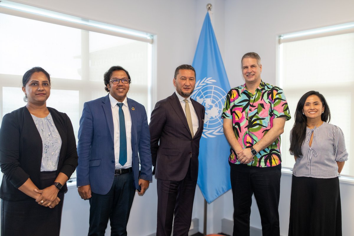 Honoured to welcome <a href="/UNVolunteers/">UN Volunteers</a> Executive Coordinator <a href="/ToilyKurbanov/">Toily Kurbanov</a> to Fiji! Our productive discussions focused on strengthening UNV regional coordination and mapping the strategic path forward for our Volunteers across the Pacific. <a href="/DirkWagenerUN/">Dirk Wagener 🇺🇳</a>  #UNVolunteers #SDGs