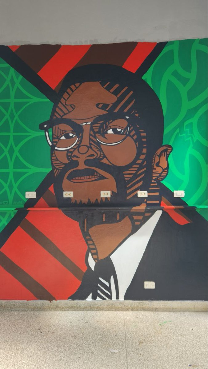 #LaCasaRecuerda a Malcolm X en su centenario. Su lucha por los derechos civiles y la justicia social son una inspiración para el mundo. Desde noviembre de 2024, un mural de Jasmine Nicole Williams en nuestro centro rinde homenaje a su legado. ✊🏿