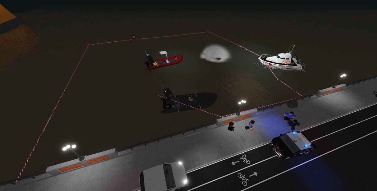MM_NaplesRBLX's tweet photo. Marina Militare sempre in soccorso della cittadinanza. Ultima emergenza arrivata alla Marina Militare. Barca a fuoco senza nessun ferito. https://t.co/GRNqeopu3Q