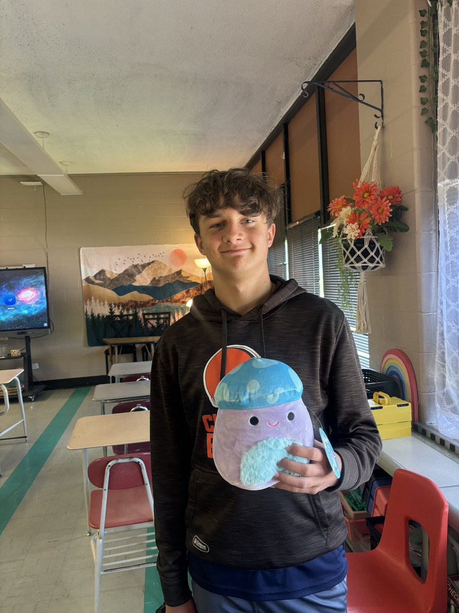 MathWithMsBretz's tweet image. Big congratulations to Briella &amp;amp; Preston for winning the MAP growth award of the year!!!!! They both tied and grew a whopping 27 points on their MAP test this year! So proud of this achievement. They received the “map manatee” and “map mushroom” as prizes 😊