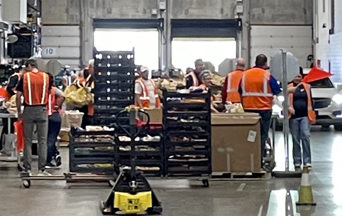 Food Bank News (@foodbanknews2) on Twitter photo Once <a href="/GleanersFBIndy/">Gleaners Food Bank of Indiana</a> decided to lean into drive-through distributions, it set about making them the best they could be. foodbanknews.org/why-gleaners-i… Once <a href="/GleanersFBIndy/">Gleaners Food Bank of Indiana</a> decided to lean into drive-through distributions, it set about making them the best they could be. foodbanknews.org/why-gleaners-i…