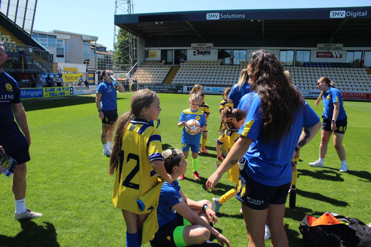 It was our absolute pleasure to have Torquay United Community Sports Trust under 8 girls as our mascots yesterday and congratulating them on their recent win at the Starcross Tournament! 

Amazing to see our women inspiring the next generation 💛💙