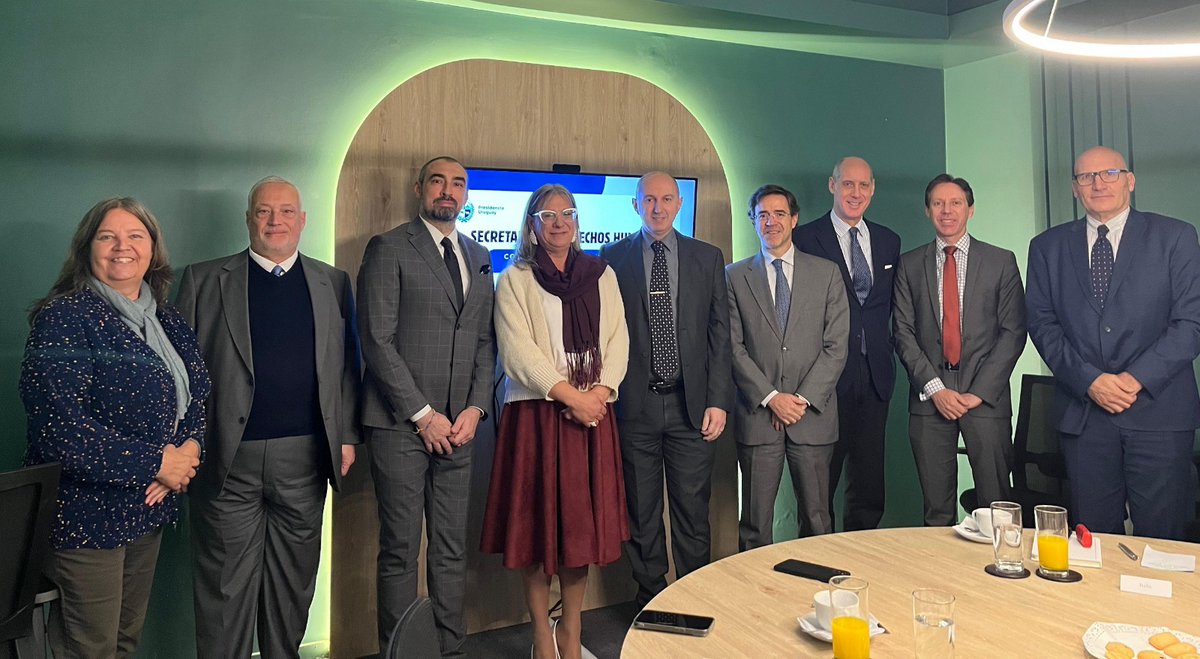 Unión Europea en Uruguay (@ueenuruguay) on Twitter photo Los Embajadores de la UE y de sus Estados Miembros se reunieron hoy con la Secretaria de Derechos Humanos de Presidencia, <a href="/profcollette/">Collette Spinetti</a>, para intercambiar sobre las prioridades de la Secretaria y sobre cooperación UE- Uruguay en derechos humanos a nivel local y multilateral. Los Embajadores de la UE y de sus Estados Miembros se reunieron hoy con la Secretaria de Derechos Humanos de Presidencia, <a href="/profcollette/">Collette Spinetti</a>, para intercambiar sobre las prioridades de la Secretaria y sobre cooperación UE- Uruguay en derechos humanos a nivel local y multilateral.