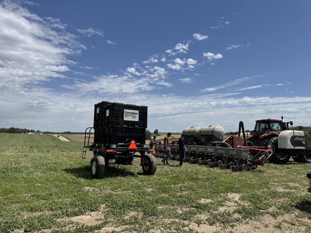 CraigAgronomy's tweet image. Pivot Bio trials in Benton, WI going in 🌱