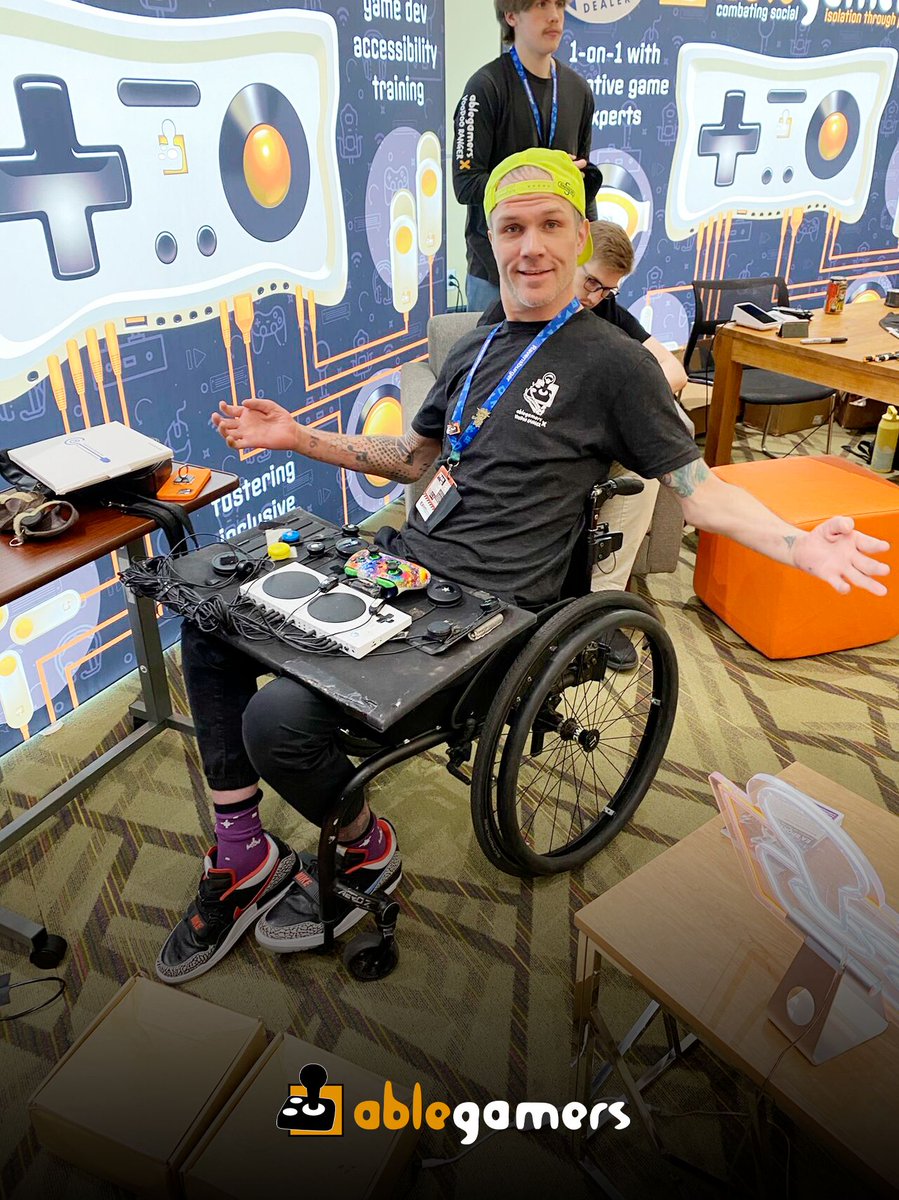 AbleGamersBR's tweet photo. Na semana passada, a AbleGamers esteve na PAX East em Boston! Nosso estande contou com parceiros incríveis, setups adaptados e até um duelo com Matthew Zeeman usando controles acessíveis. Seguimos firmes na missão de tornar os games para todos.
#SoEveryoneCanGame #PAXEast https://t.co/pRIVlEzSMd