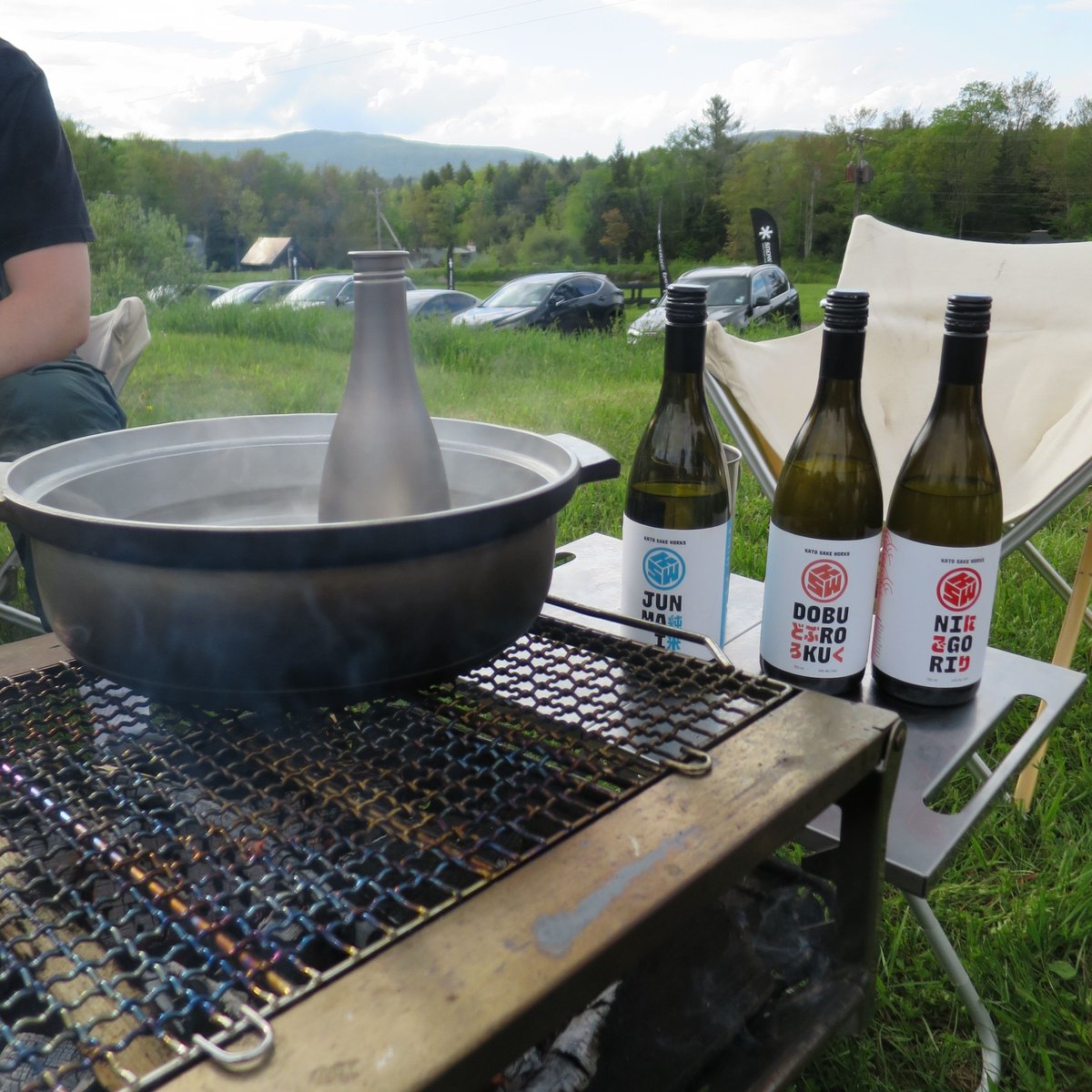 🌲 Sake, campfire, titanium Tokkuri, and tarp bars under the rain — our kind of weekend.⁠
We packed the rented car with sleeping bags and lots of sake and made 
Huge thanks to @snowpeak_usa @snowpeakbrooklyn for inviting us into this beautiful weekend.⁠ snowpeak.com/pages/snow-pea…