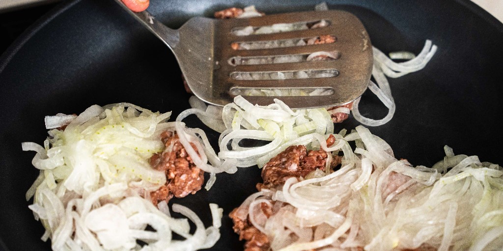 Raining or too hot? No problem. Keep the Memorial Day grilling going indoors with Swiss Diamond nonstick grill pans—perfect sear, no patio needed.
#SwissDiamond #MemorialDayGrilling #IndoorBBQ