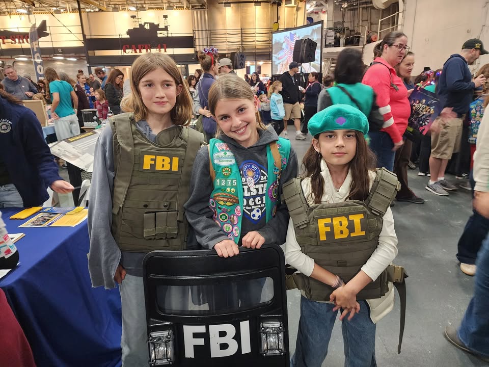 FBISanDiego's tweet image. #FBISanDiego community outreach attend the annual operation thin mint sendoff family festival at the USS Midway! Girl Scouts sent cookies and notes of support to veterans and deployed troops serving around the world.

Read more on FBI community outreach: fbi.gov/contact-us/fie…