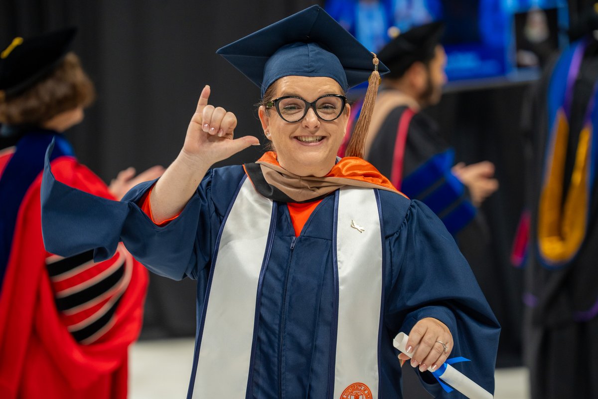 UTSA's tweet photo. โYou can never be overdressed or overeducated.โ โOscar Wilde
#UTSA #UTSAGrad25 #NowAndForever @UTSAAlumni https://t.co/LQx5ycJJGk