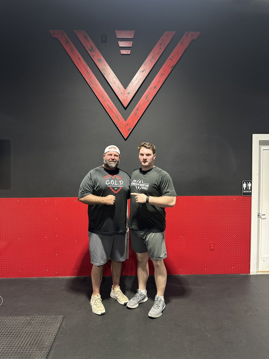 Velocity Football Academy™ (@velocity_fb) on Twitter photo Always enjoy working with <a href="/ConnorLew1/">Connor Lew</a> <a href="/AuburnFootball/">Auburn Football</a> Center in the offseason. The former <a href="/KMHS_FootballGa/">𐂃 𝙆𝙈𝙃𝙎 𝙁𝙊𝙊𝙏𝘽𝘼𝙇𝙇 🏔️🔨</a> standout continues to build an outstanding resume leading into his third season with the Tigers! if I was a betting man… <a href="/rimingtontrophy/">Rimington Trophy</a> #VFAM Always enjoy working with <a href="/ConnorLew1/">Connor Lew</a> <a href="/AuburnFootball/">Auburn Football</a> Center in the offseason. The former <a href="/KMHS_FootballGa/">𐂃 𝙆𝙈𝙃𝙎 𝙁𝙊𝙊𝙏𝘽𝘼𝙇𝙇 🏔️🔨</a> standout continues to build an outstanding resume leading into his third season with the Tigers! if I was a betting man… <a href="/rimingtontrophy/">Rimington Trophy</a> #VFAM