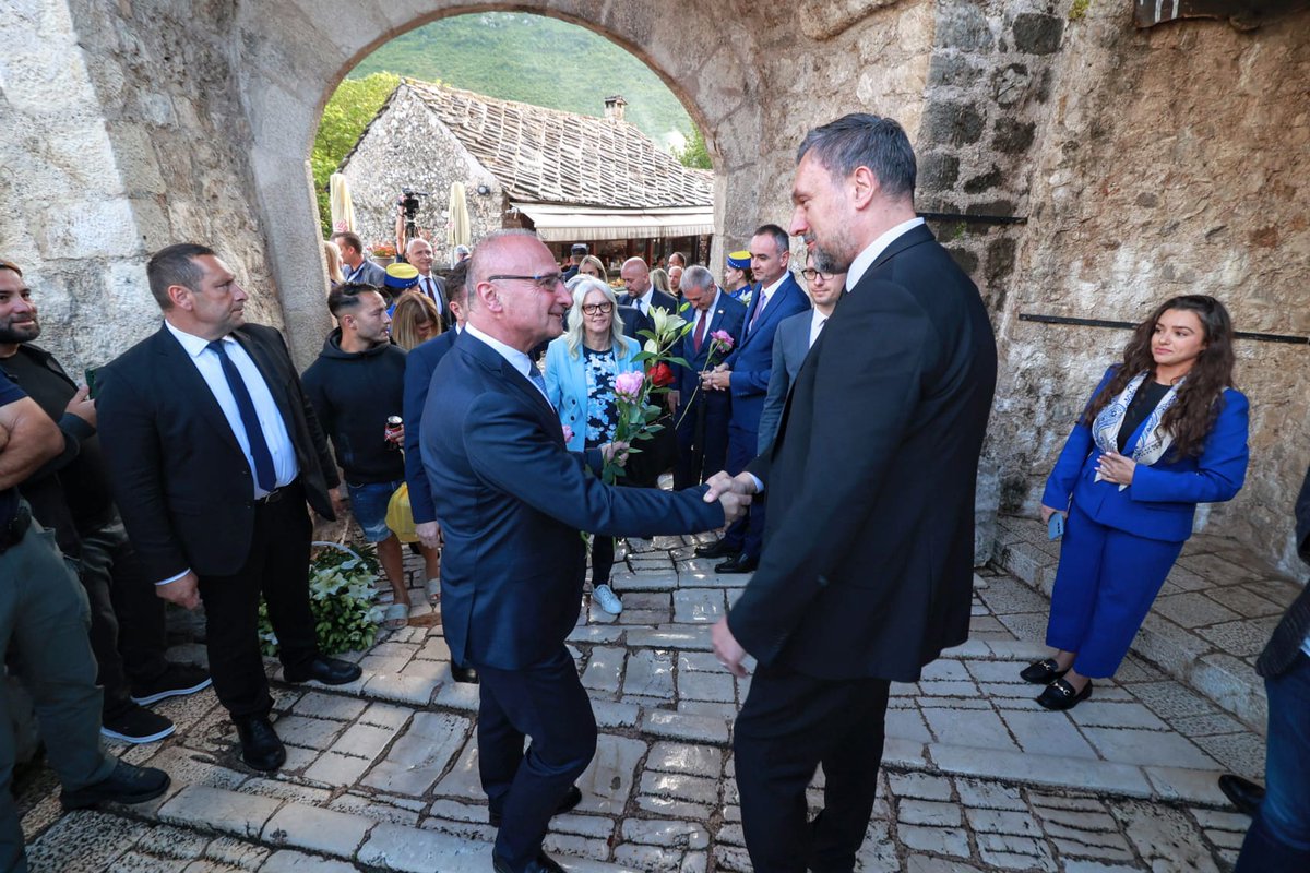 mfa_bih's tweet photo. Welcoming delegations to the @UNESCO-listed Old Bridge in #Mostar – a powerful symbol of resilience, dialogue &amp; cultural heritage. As #MOSTAR2025 begins, we honor this place as a bridge not only of stone, but of #peace.
#DialogueForTheFuture #UNESCO #StariMost #BiH https://t.co/1Nrn4tnxdp