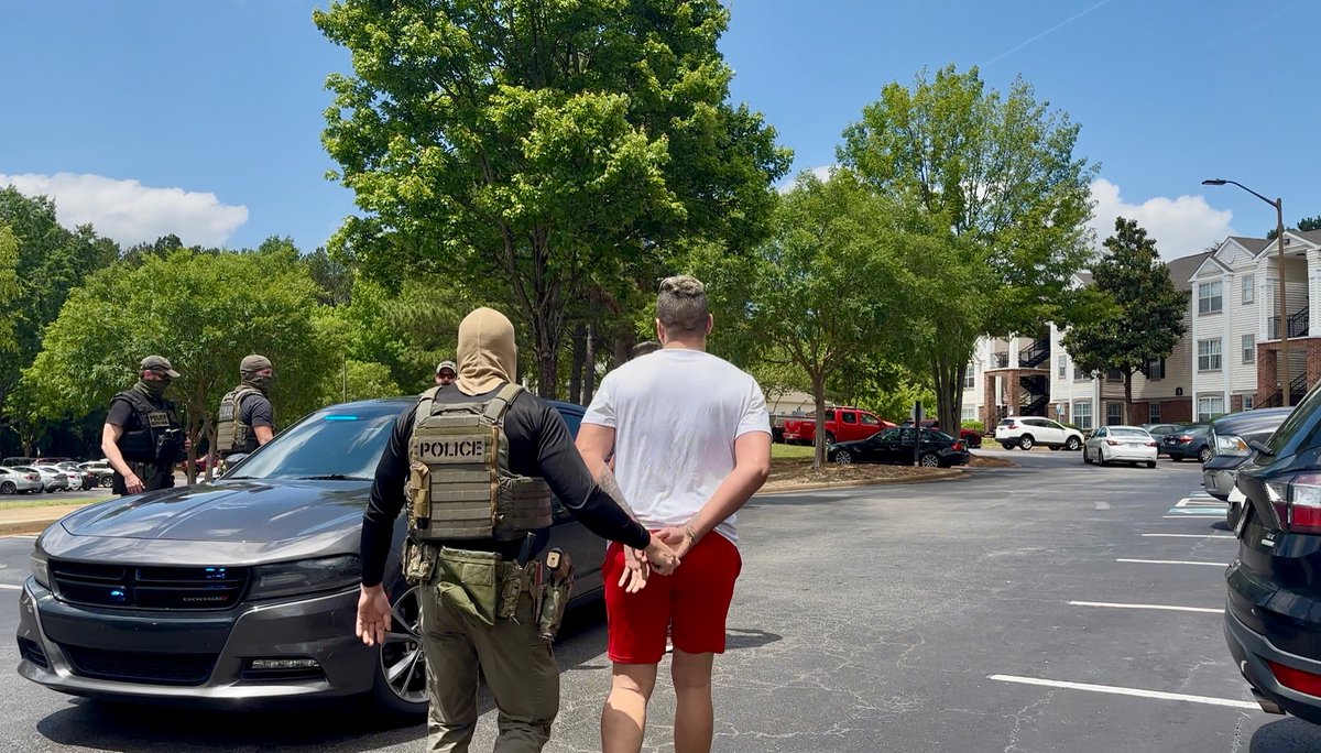 EROAtlanta's tweet image. 🚨 ARRESTED: ICE agents in Atlanta took a 30-year-old Venezuelan illegal alien into custody—wanted for murder in his home country.
He crossed our border, hid among us, and thought he got away. He didn’t.
Justice has a long memory—and a badge.