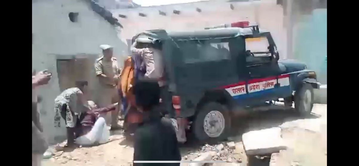 Shrikant_dwij's tweet photo. #uppolice का बर्बर चेहरा!

पीड़ित महिलाओं पर पुलिसजीप चढ़ाई

भूमाफिया की शिकायत करने पर पूरे परिवार को पीटकर थाने में बैठाया,वीडियो बनाने पर मोबाइल छीना।

थाना बेवार,हमीरपुर की घटना

योगी जी संज्ञान लें

@Uppolice 
@myogioffice
@yadavakhilesh
@dgpup
@UPTakOfficial
@dmhamirpurup https://t.co/8boV8sdUeF