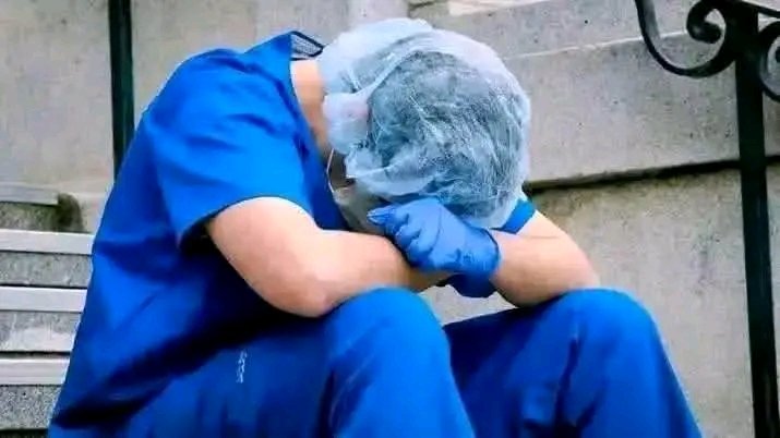 This picture deserves to be reposted a thousand times.
Doctors deserve better 🫴 
#nowornever
#EthiopianHealthStrike 
#EthioMedProtest