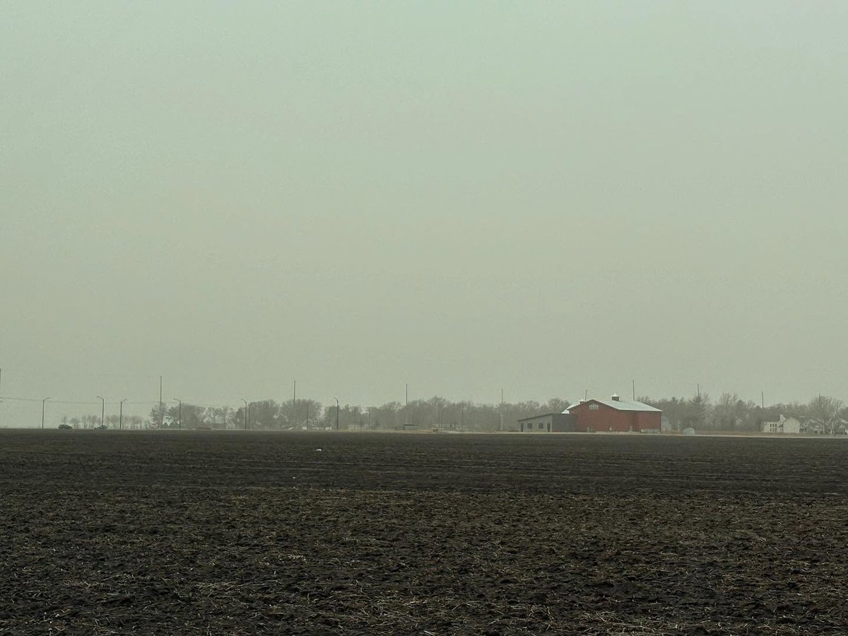 buildequinox's tweet photo. Dust storms in central IL mean high outdoor particulates and poor air quality. Does your #erv or #hrv protect your family from outdoor pollutants? The #cerv does. https://t.co/cXcY1CCqMP