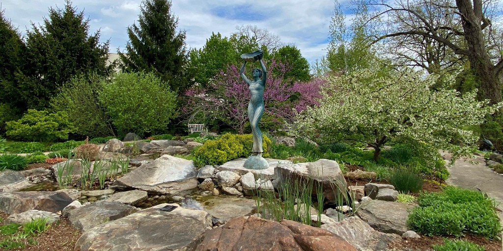 Have friends or family visiting? Show off the best of Elkhart County! 🌟 

Here are a few fun ways to explore together: bit.ly/3F27398

#INElkhartCo #FamilyFun #WellCrafted

📸 <a href="/WellfieldBG/">Wellfield Botanic Gardens</a>