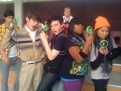 16 anos atrás, Glee estreava com seu episódio piloto. O início de uma grande história que marcou toda uma geração, a nossa! 

Tantas alegrias, lágrimas, música e aprendizados… sou muito mais feliz hoje porque tive glee ao meu lado durante todos esses anos. ❤️